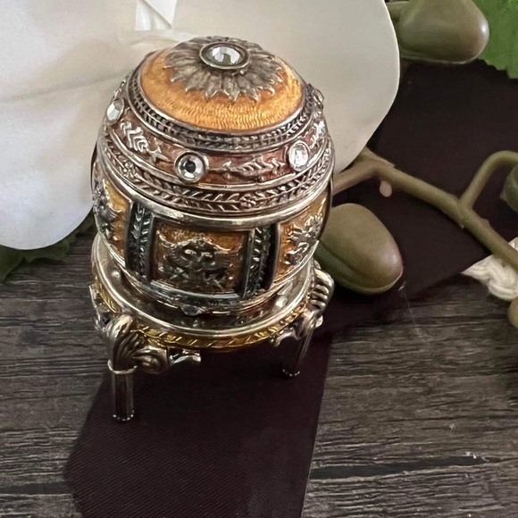 ANTIQUE SILVER PLATED TRINKET EGG - Picture 2 of 4